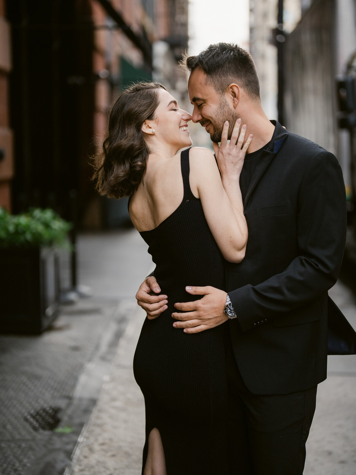 nycengagement-sohoengagementsession-fineartweddingphotographer-felixfeyginphotography-001