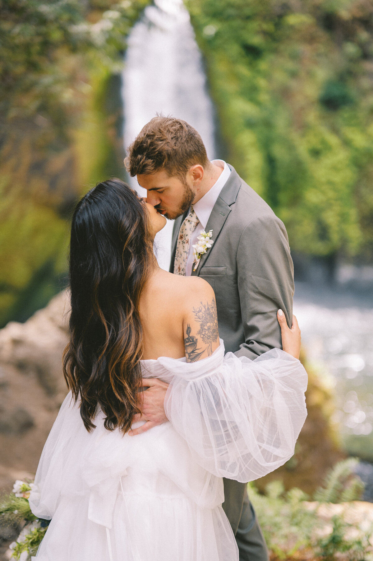 wahclella-falls-oregon-elopement-5