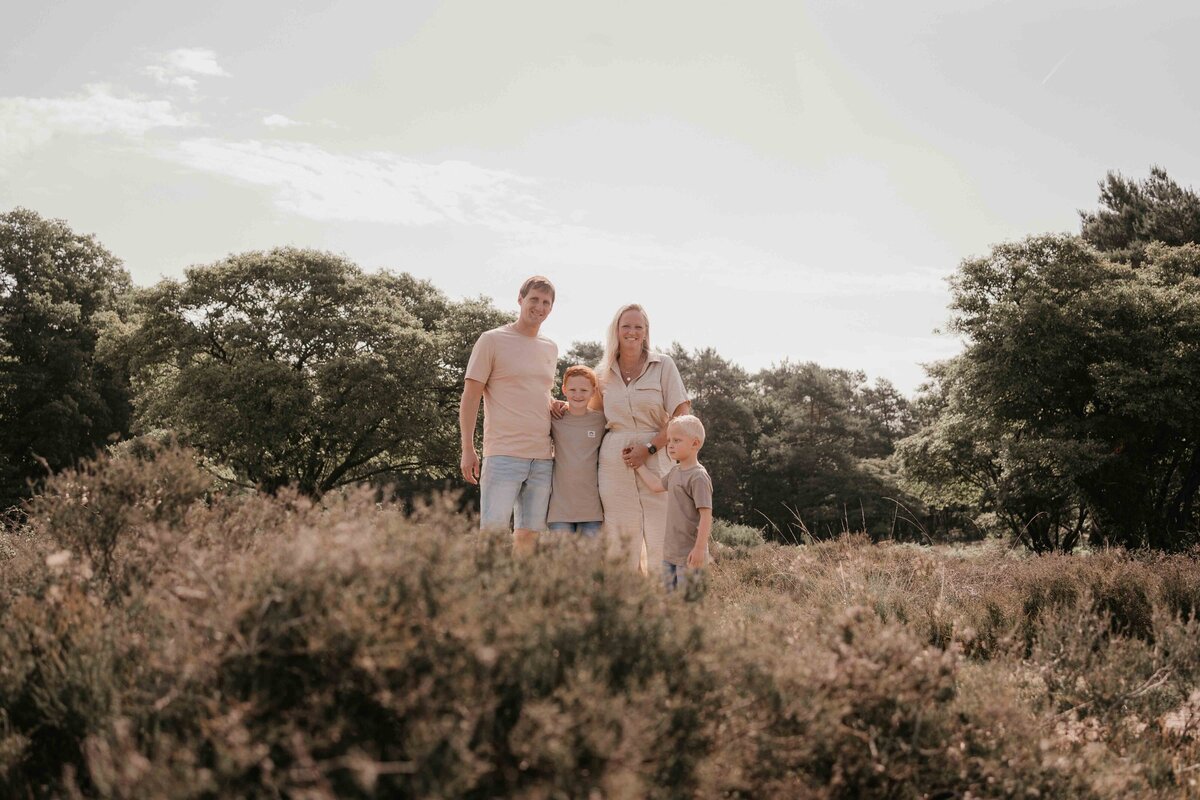 liefdevolle-gezinsfotografie-laren-duinen-leukfotografie (2 van 114)