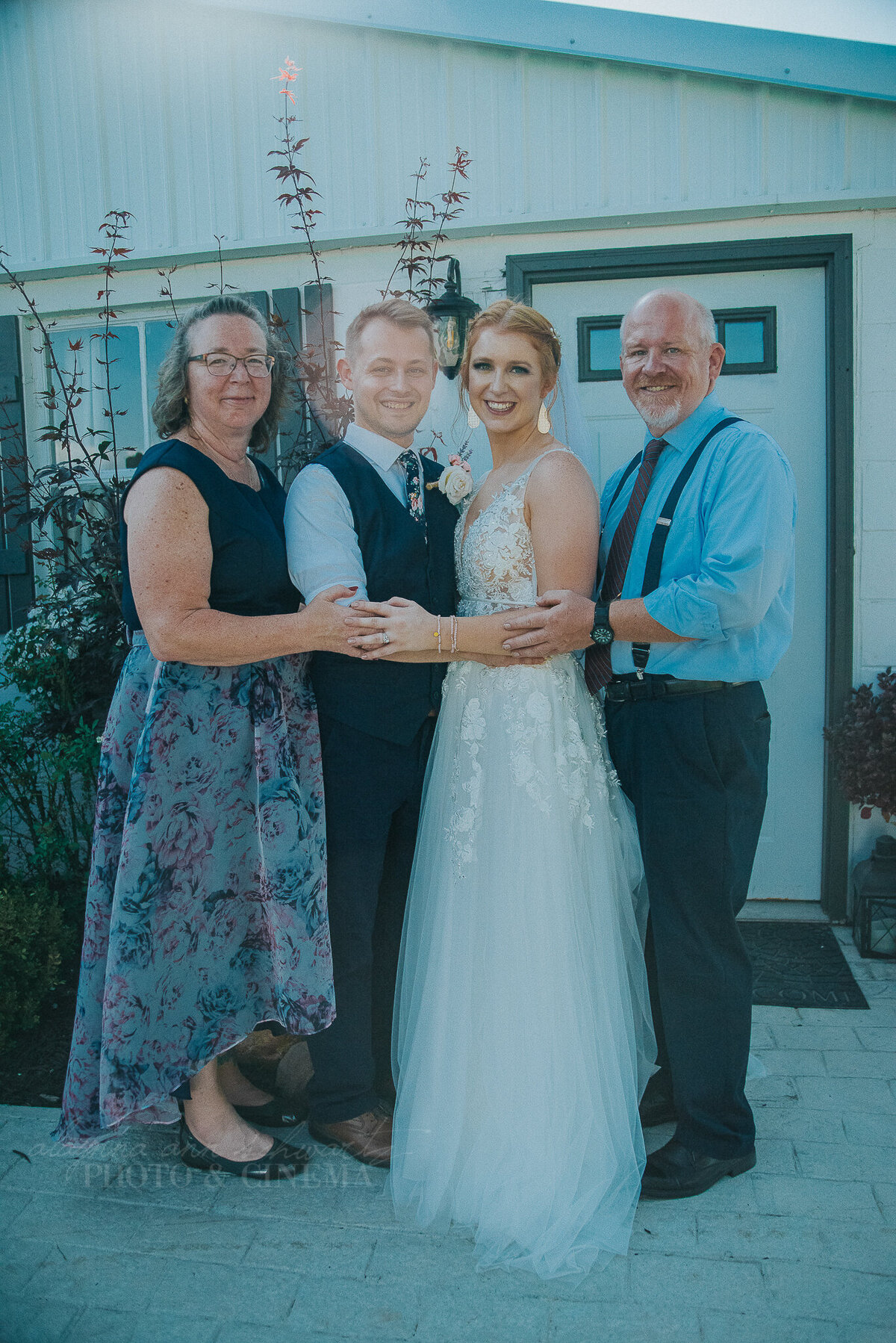 family formals _ alaynna ann schwartz _ harpors vinyard _ iowa photographer _ playlife photography_0191