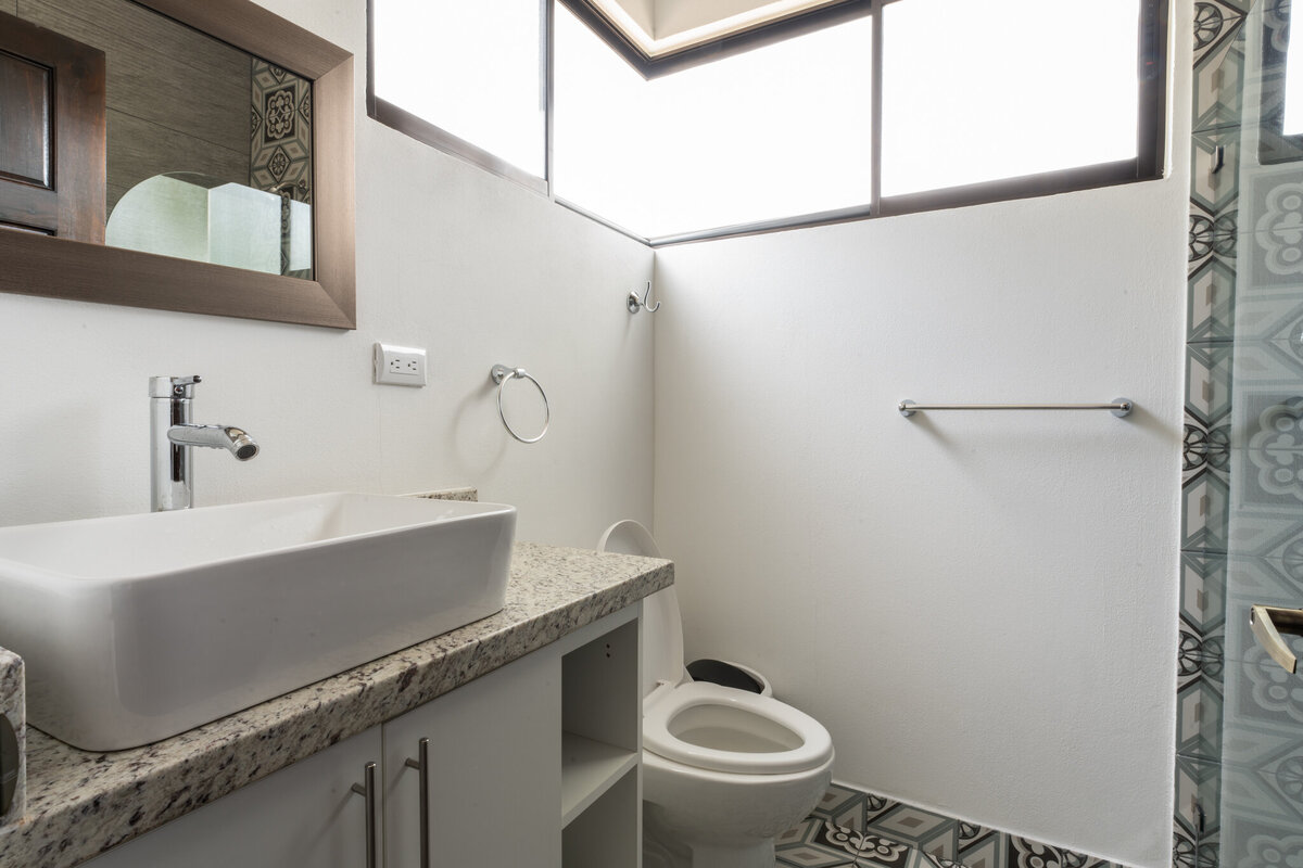 Bathroom 3 (2)