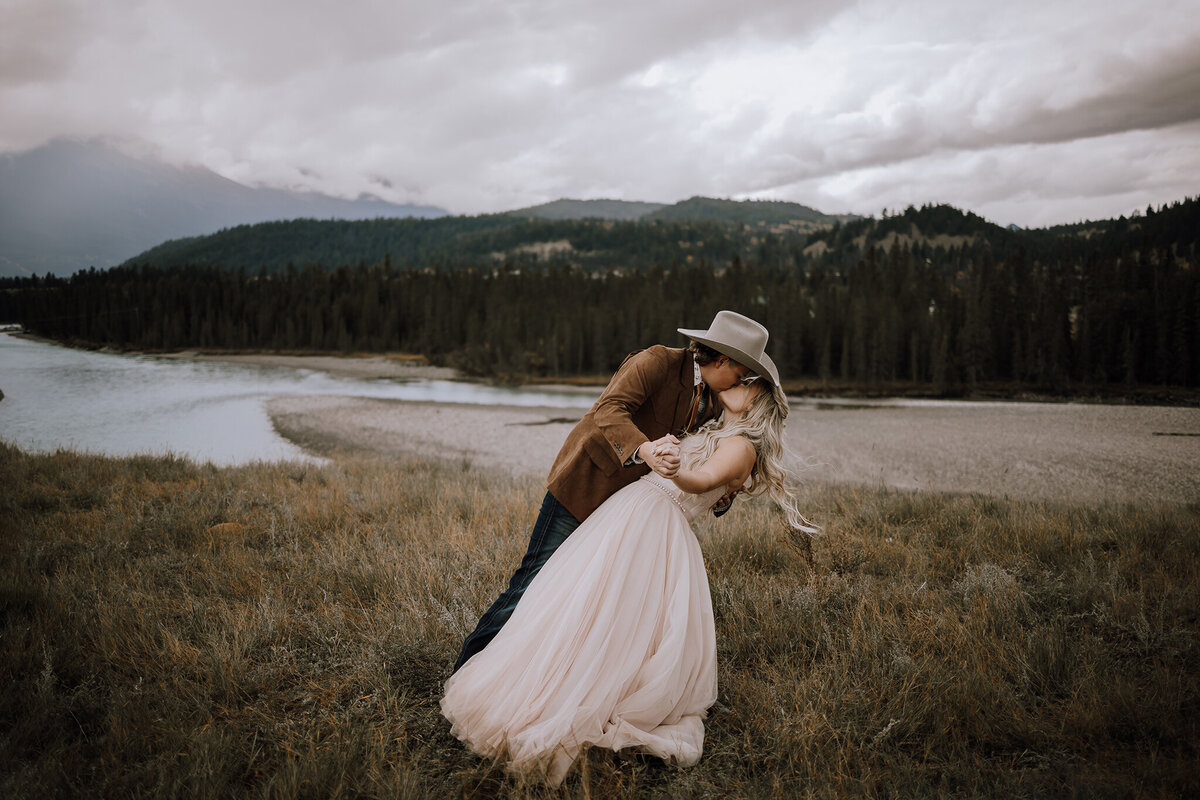 Alberta_elopement_photographer (9)