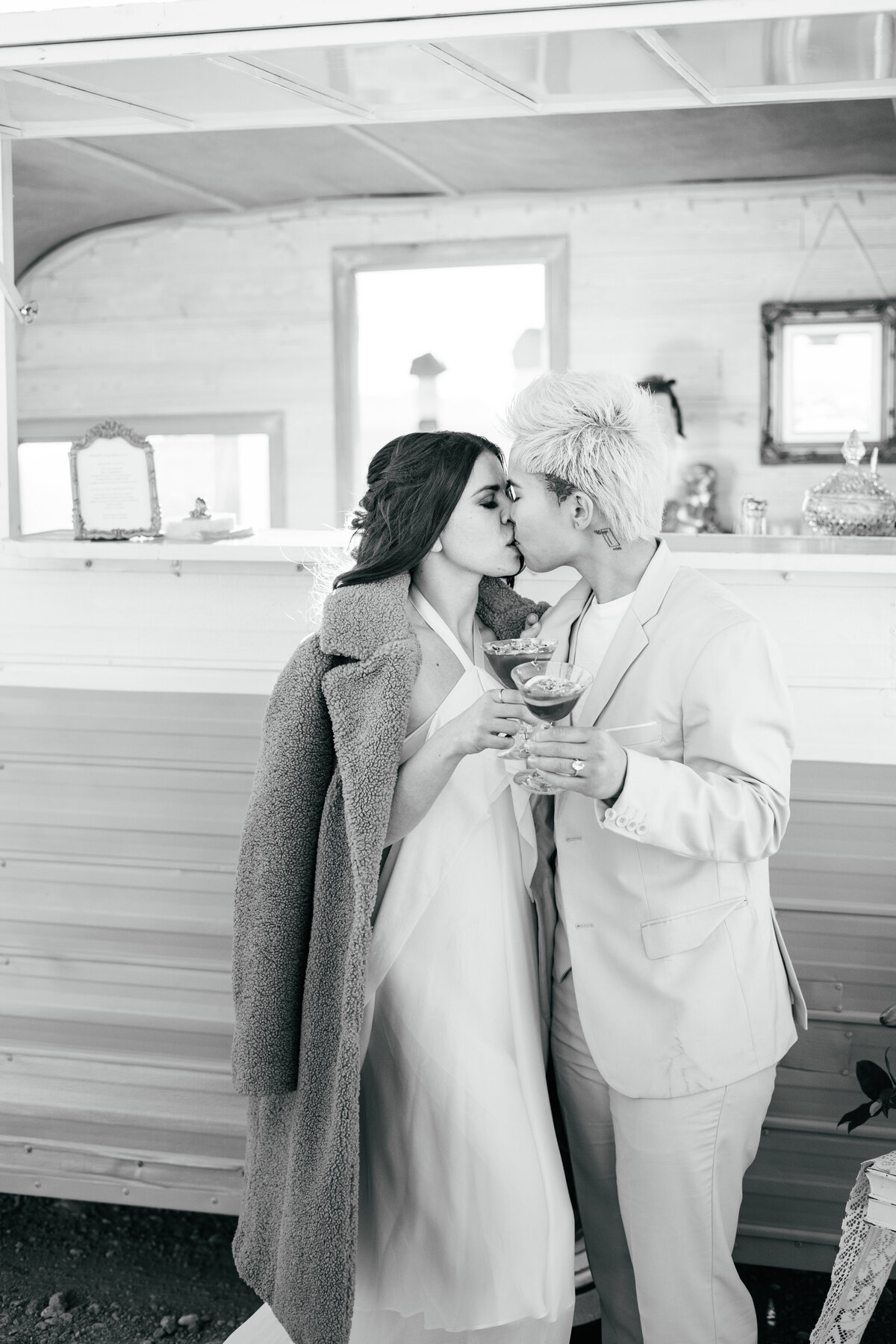WanderingWildeMedia-Vegas-Wedding-Elopement-WeddingPhotographer-ElopementPhotographer-Nevada-214