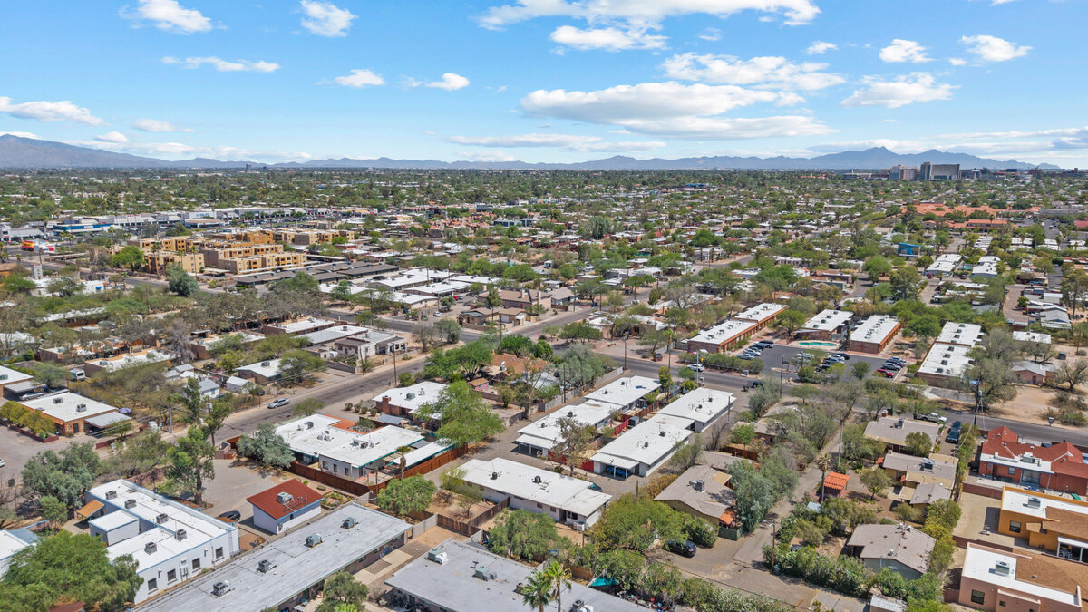 20_1527 e blacklidge dr-20