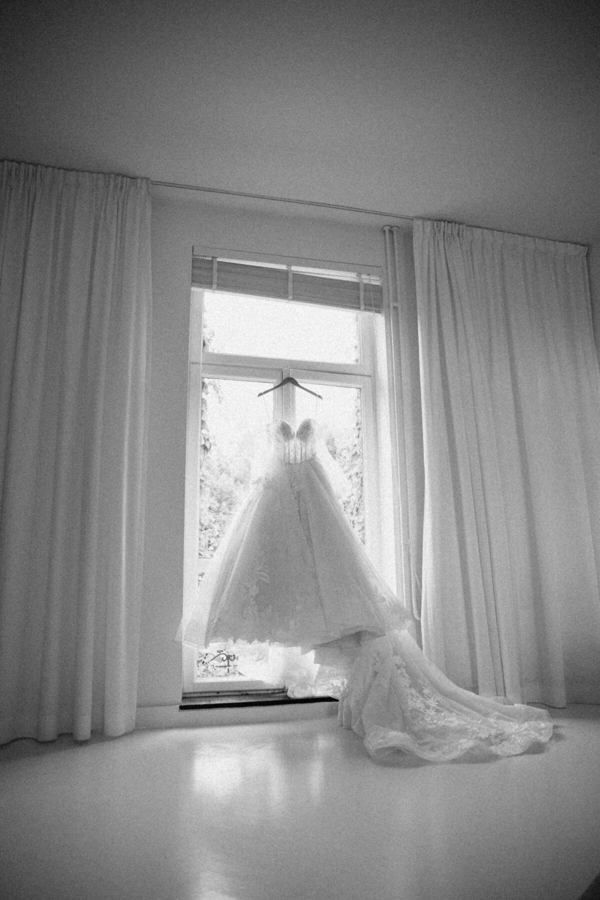 Maudvandenheuvelphotography-S&Rgettingready-18