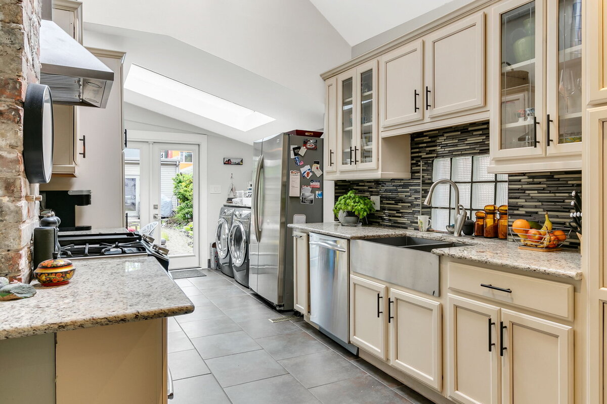 17-web-or-mls-15_002_Kitchen