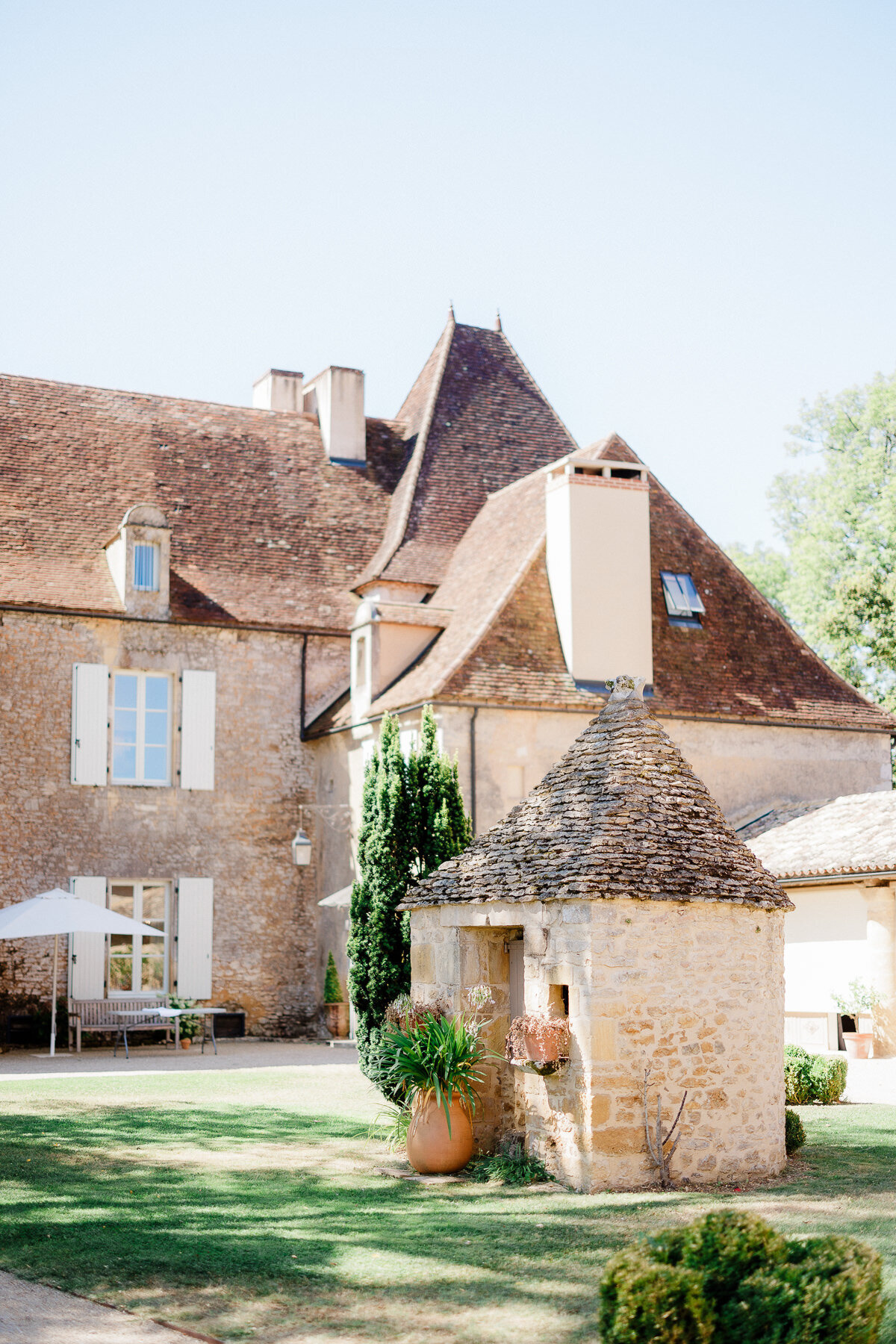 Modern_Chic_Chateau_Valouze_Destination_Wedding_Photographer-43