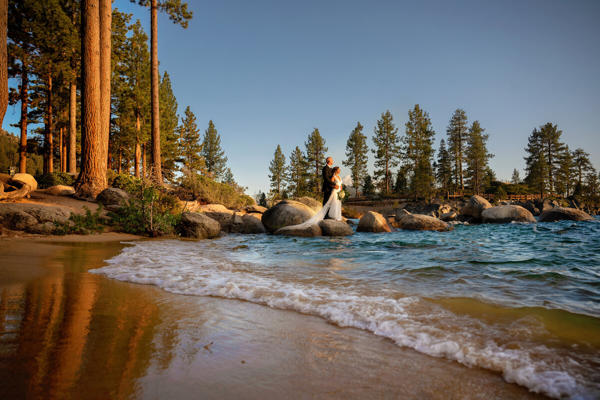 Weddin photoshoot on the Lake Tahoe rocls surrounded by emerald turquoise water