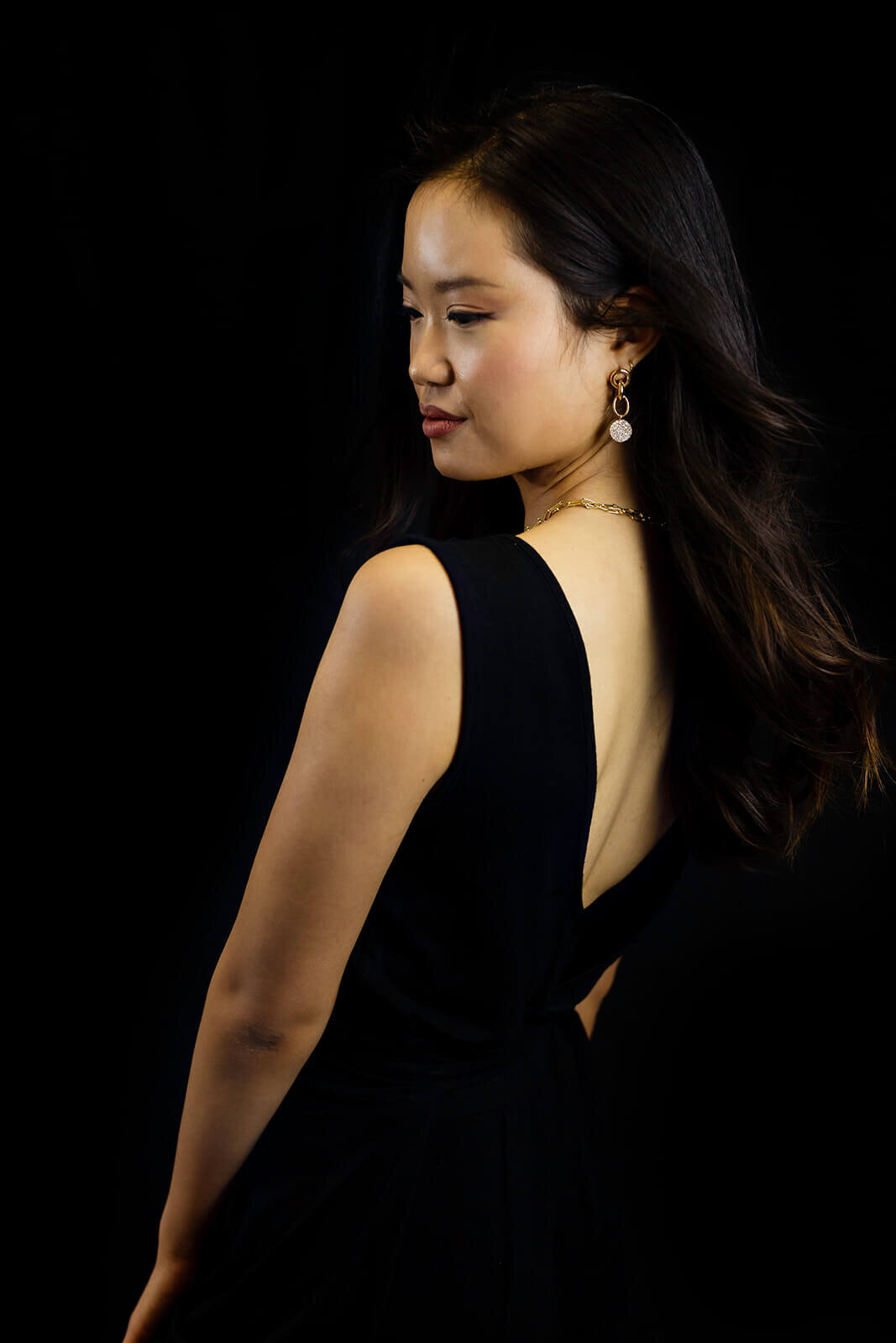 timeless_portraits_black_backdrop
