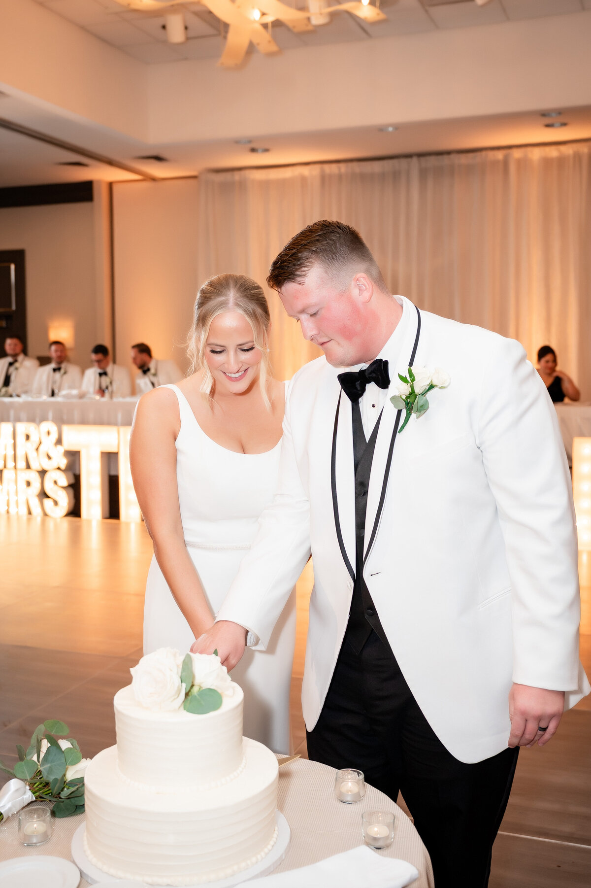  Airport Marriott Pittsburgh wedding bride groom cutting cake