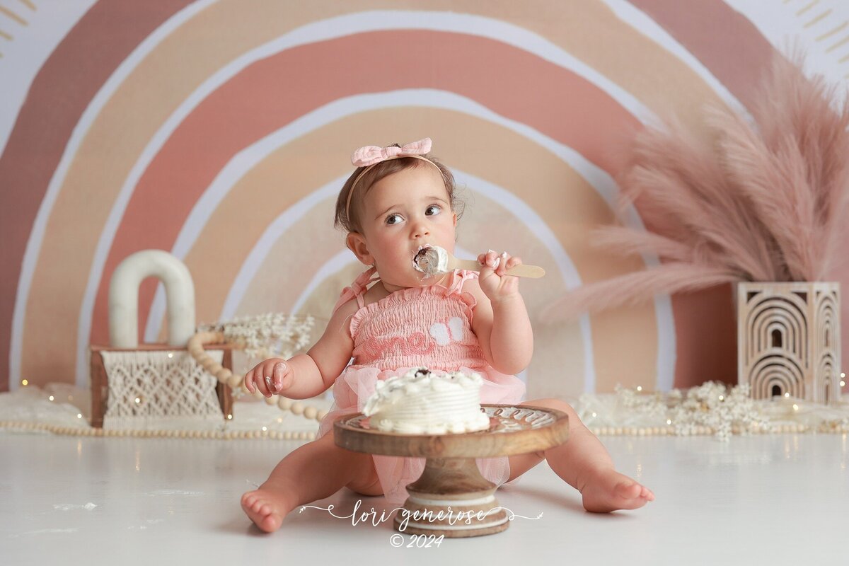 lehigh-valley-photographer-lori-generose-lg-photography-first-birthday-cake-smash-girl-wilson-pa