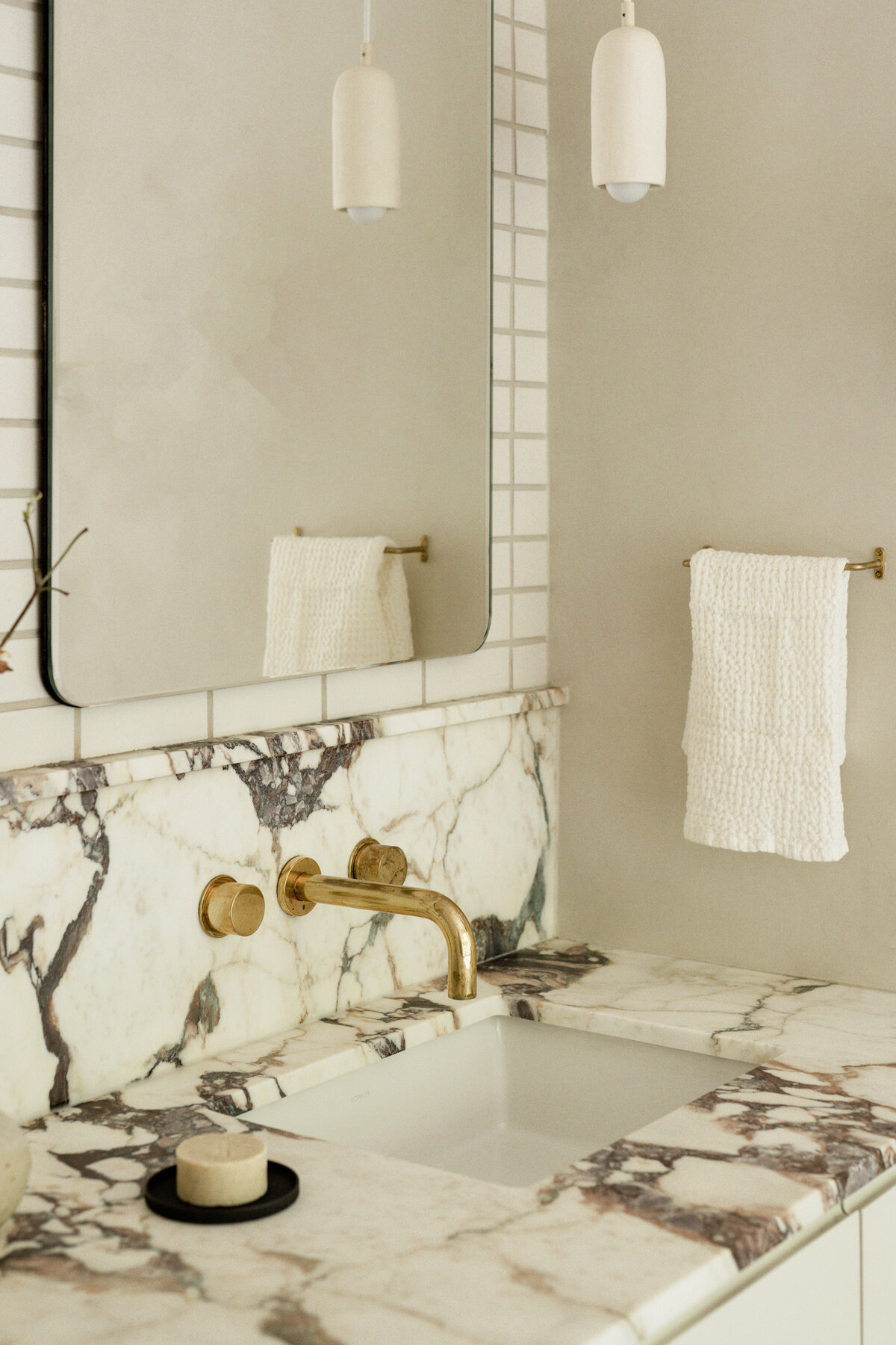 house-franc-avenue-h-hyde-park-bathroom-remodel-addition-historic-home-calacatta-marble-countertop-unlacquered-brass-faucet-historic-neighborhood-austin-texas