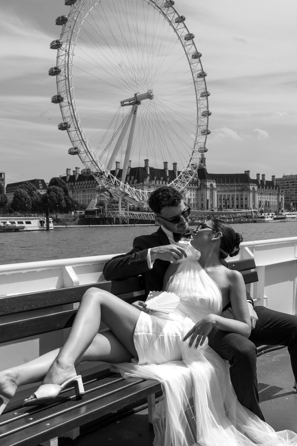 timeless-romantic-luxury-wedding-bride-london-centrallondon-blackandwhite-londoneye-modern-londonstreets-photography