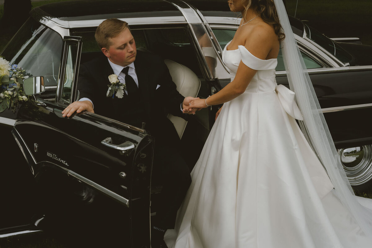 Classic Neutral Michigan Wedding Photographer-12