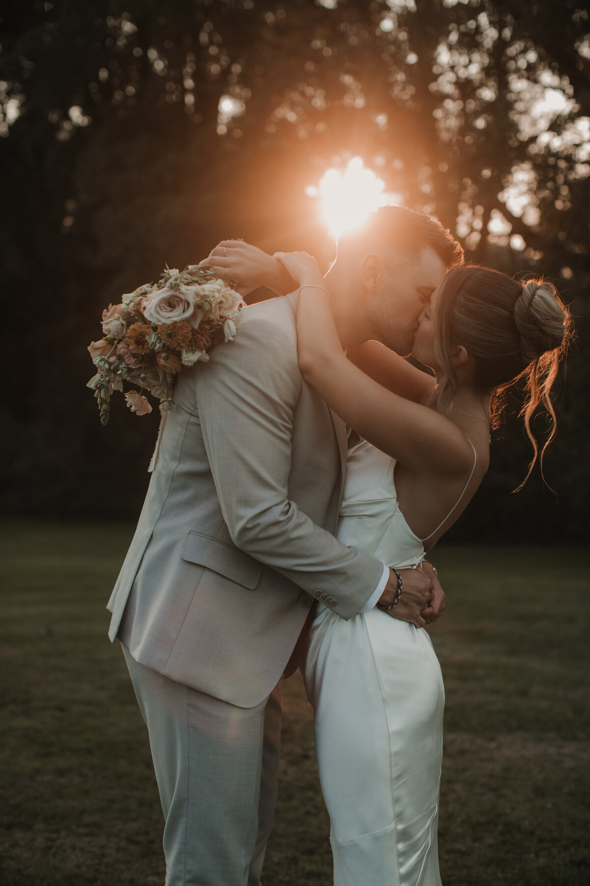 brooke-max-wedding-ancaster-summer-vintage-romantic-tamahaac-club-hamilton-253