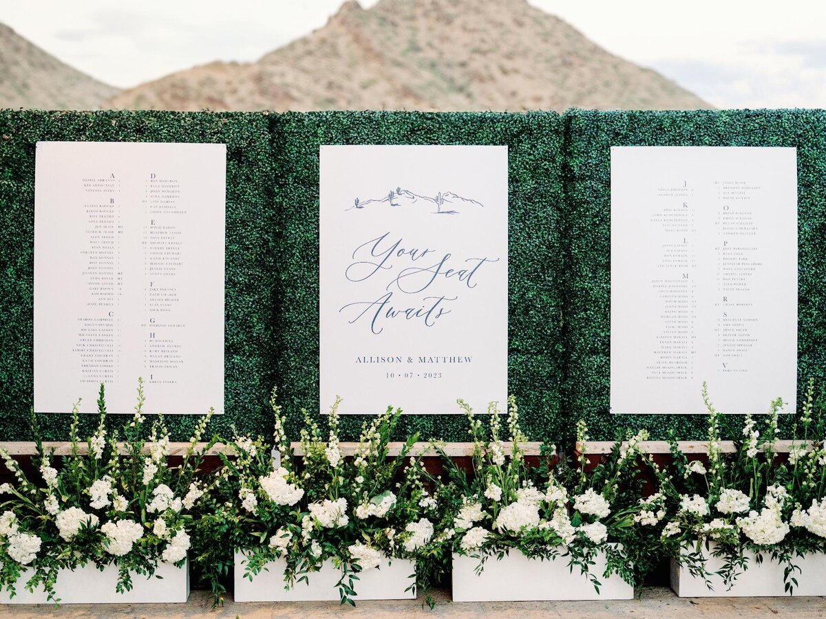 hedgewall-timeless-wedding-seating-display
