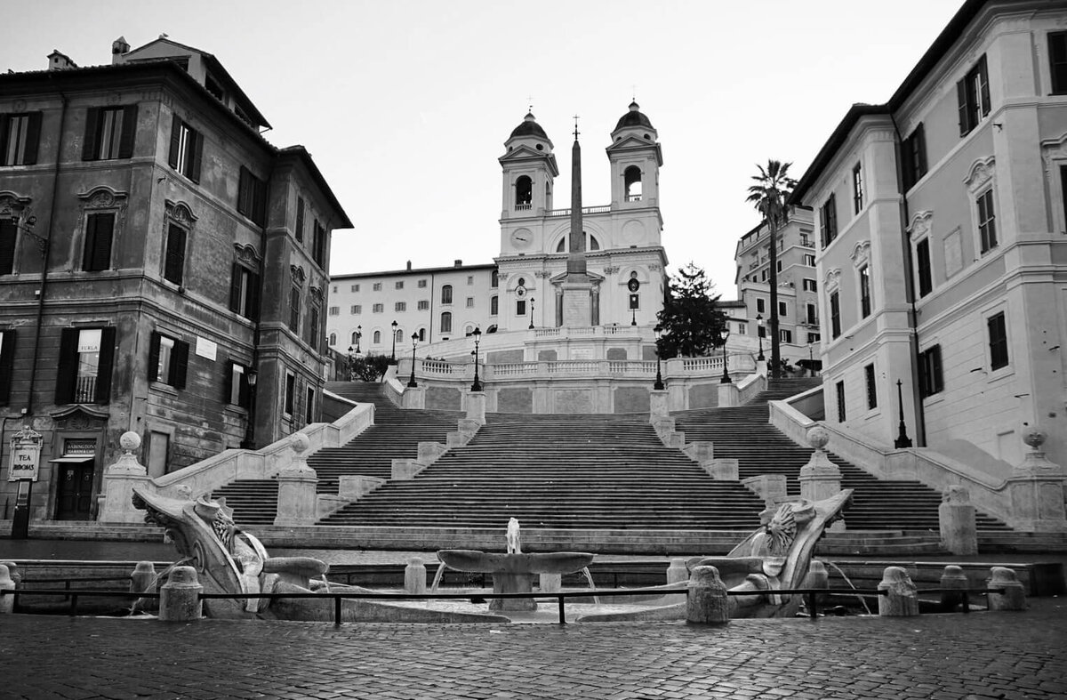 Newport-Beach-Family-Photographer-Spanish-steps-in-black-and-white