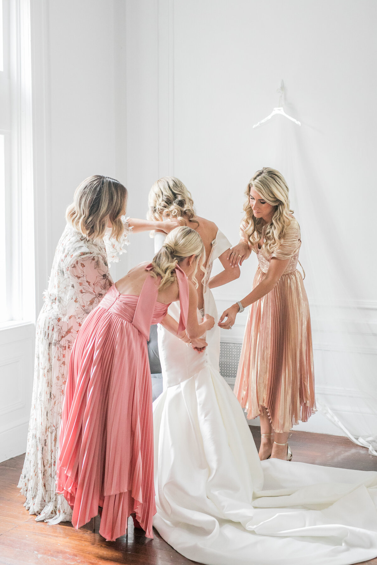 bridesmaids-dresses-connecticut-wedding-photographer-sarah-brehant-events