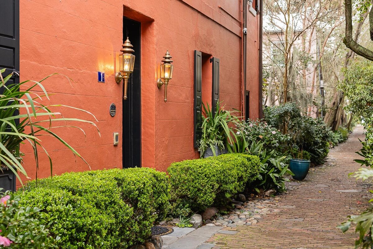 charleston-philadelphia-alley-entrance-7867
