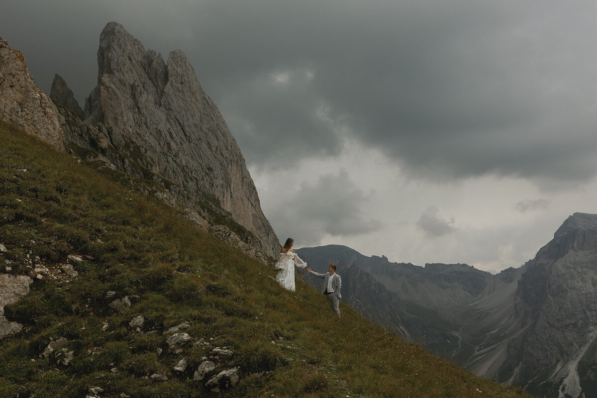 destination-wedding-elopement-photographer-italy-dolomites-seceda-documentary-tanya-davids-photo-film-144