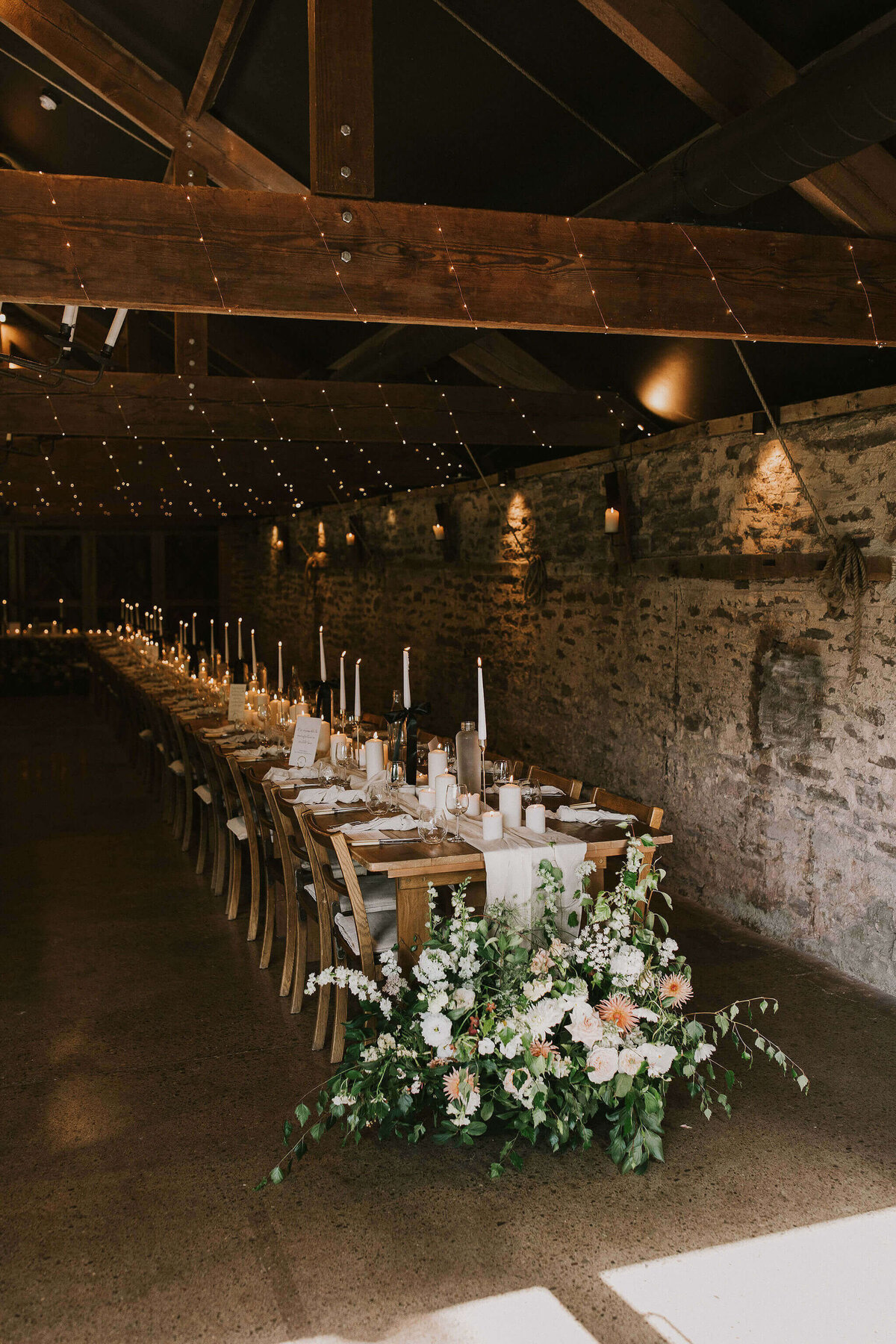 Issy-and-Bella-Floral-Design-Wedding-Florist-Herefordshire-Dewsall-Court-N-Z65