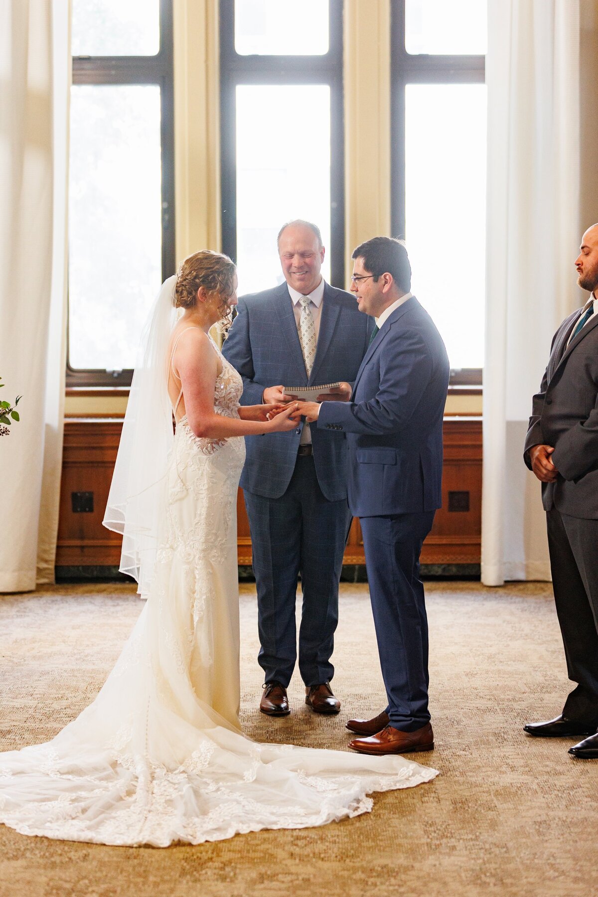 22-grand-rapids-city-flats-hotel-wedding