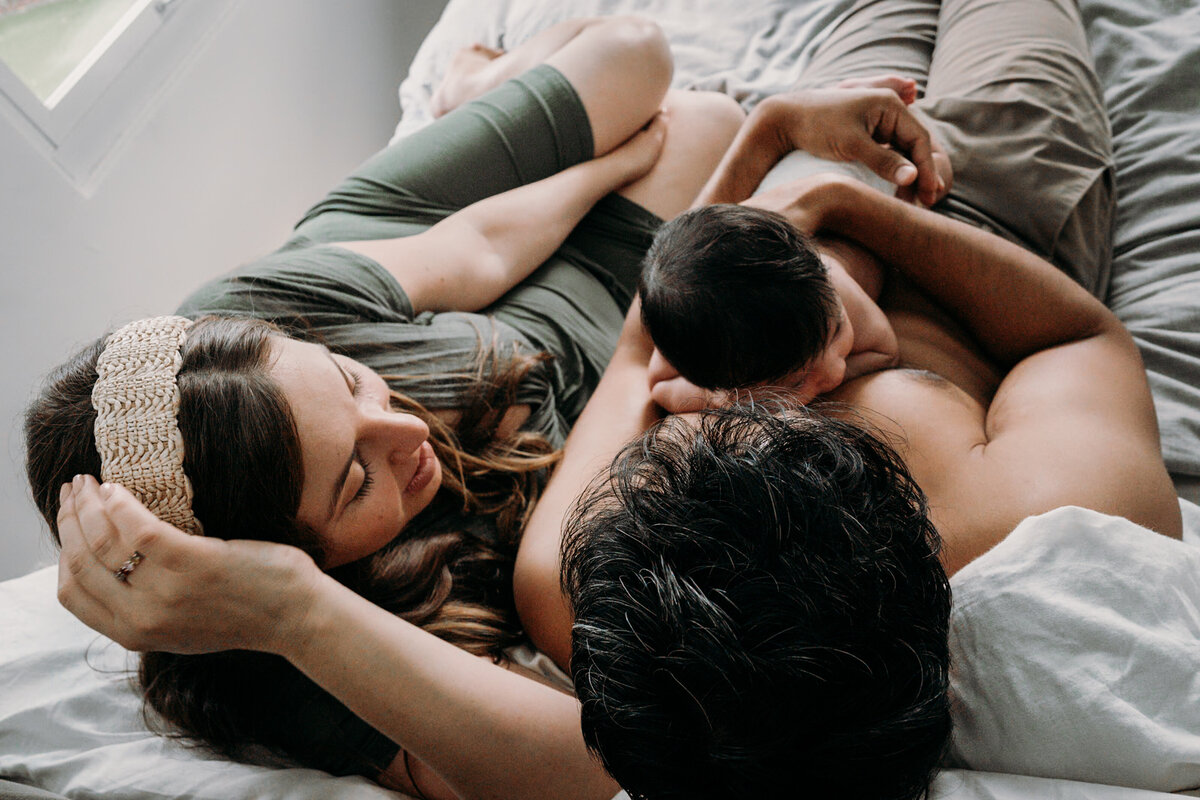 intimate-family-newborn-session