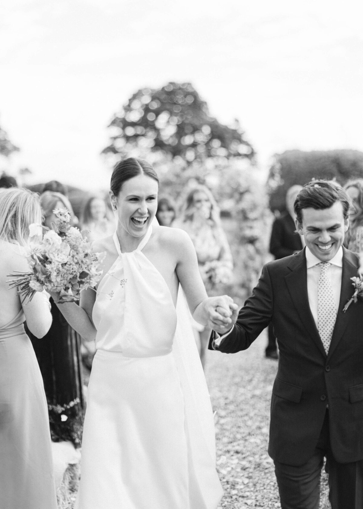 chloe-winstanley-weddings-outdoor-ceremony-confetti-black-white-halfpenny