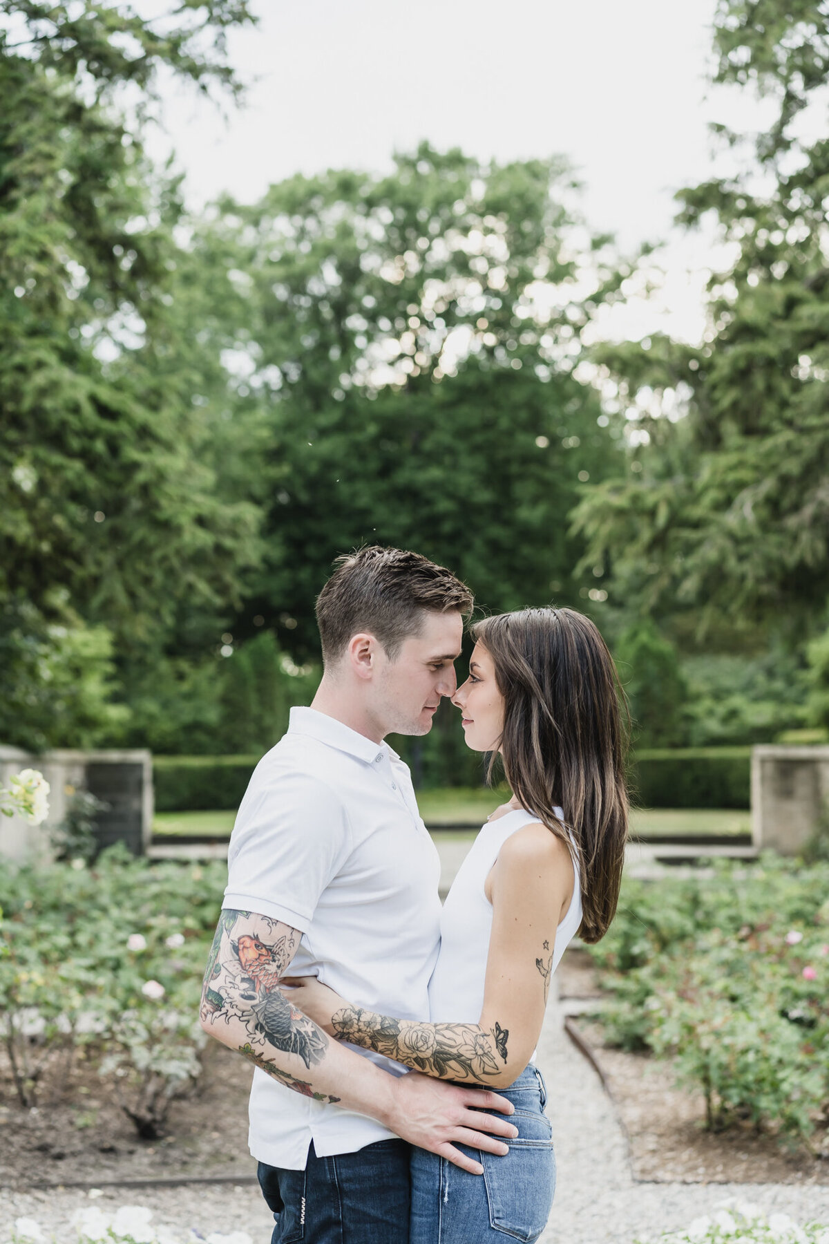 SUMMER FORD HOUSE ENGAGEMENT PHOTOS IN GROSSE POINTE, MICHIGAN PROVIDED BY KARI DAWSON27