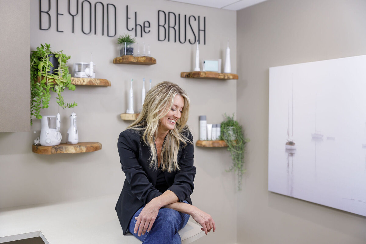 Kat in a coaching setting, explaining the connection between oral health and whole-body wellness to clients.