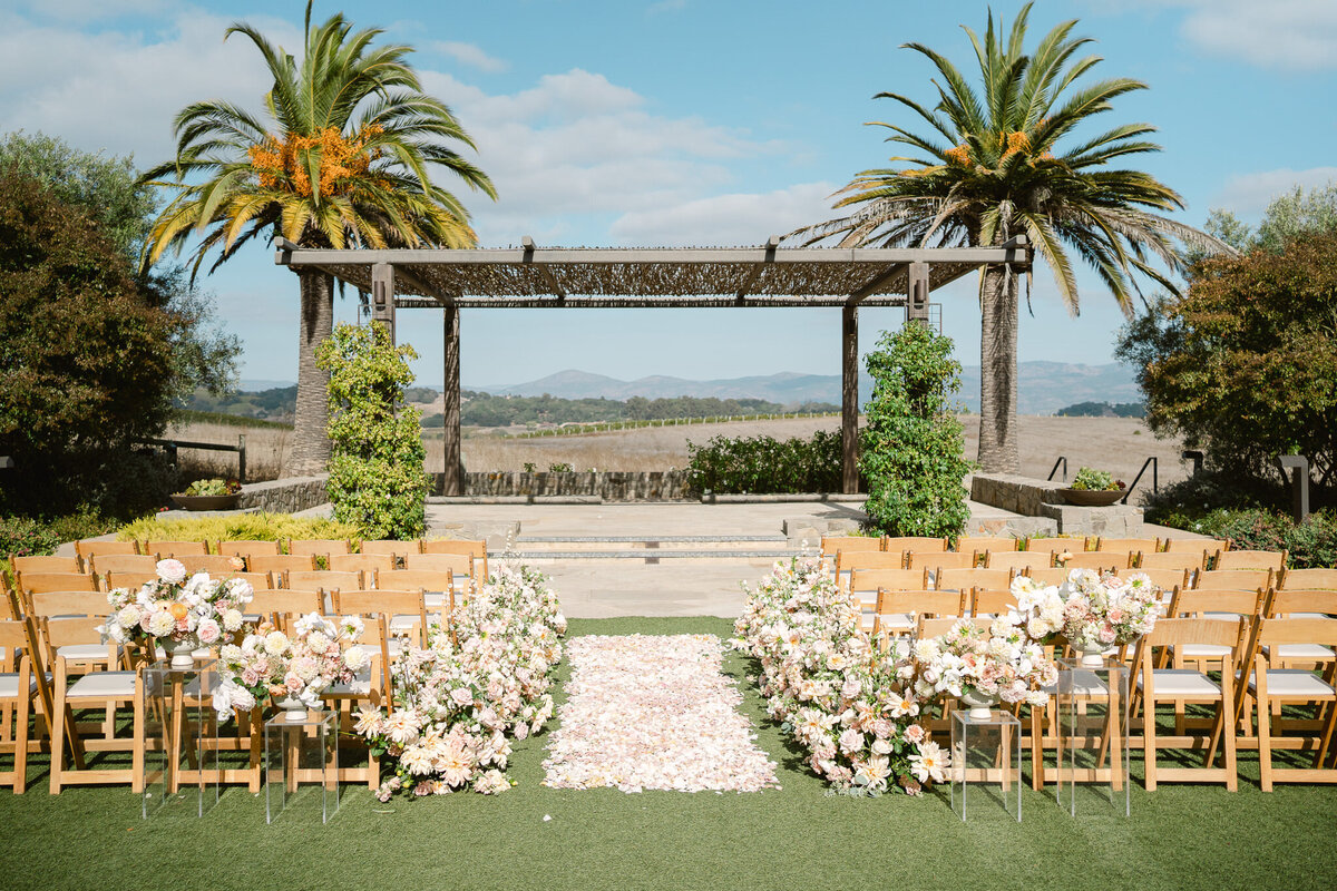 bride and groom ceremony outdoor pictures