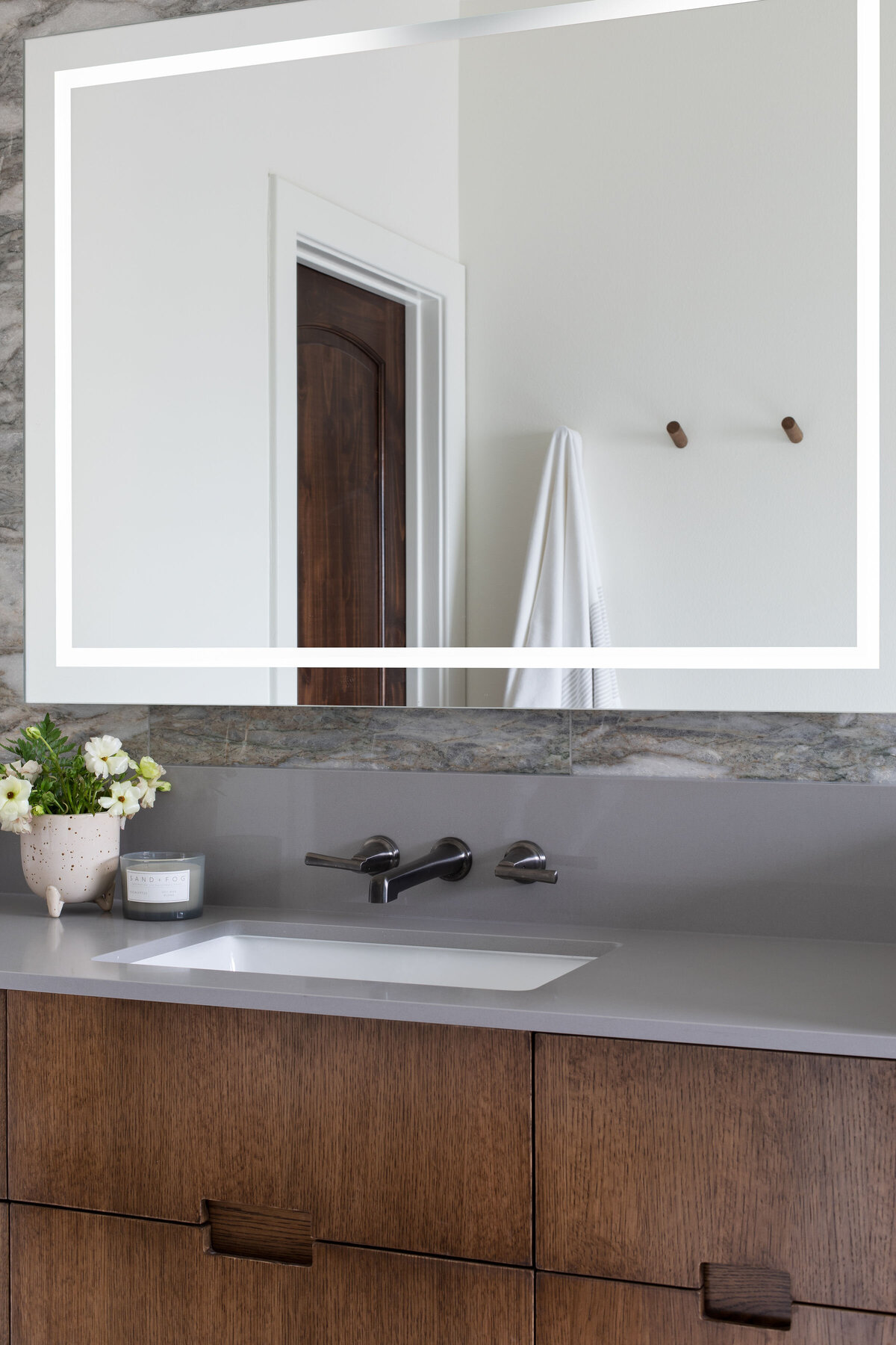 hello-home-floating-wood-vanity-led-mirror-marble-bathroom-modern-design-austin-10