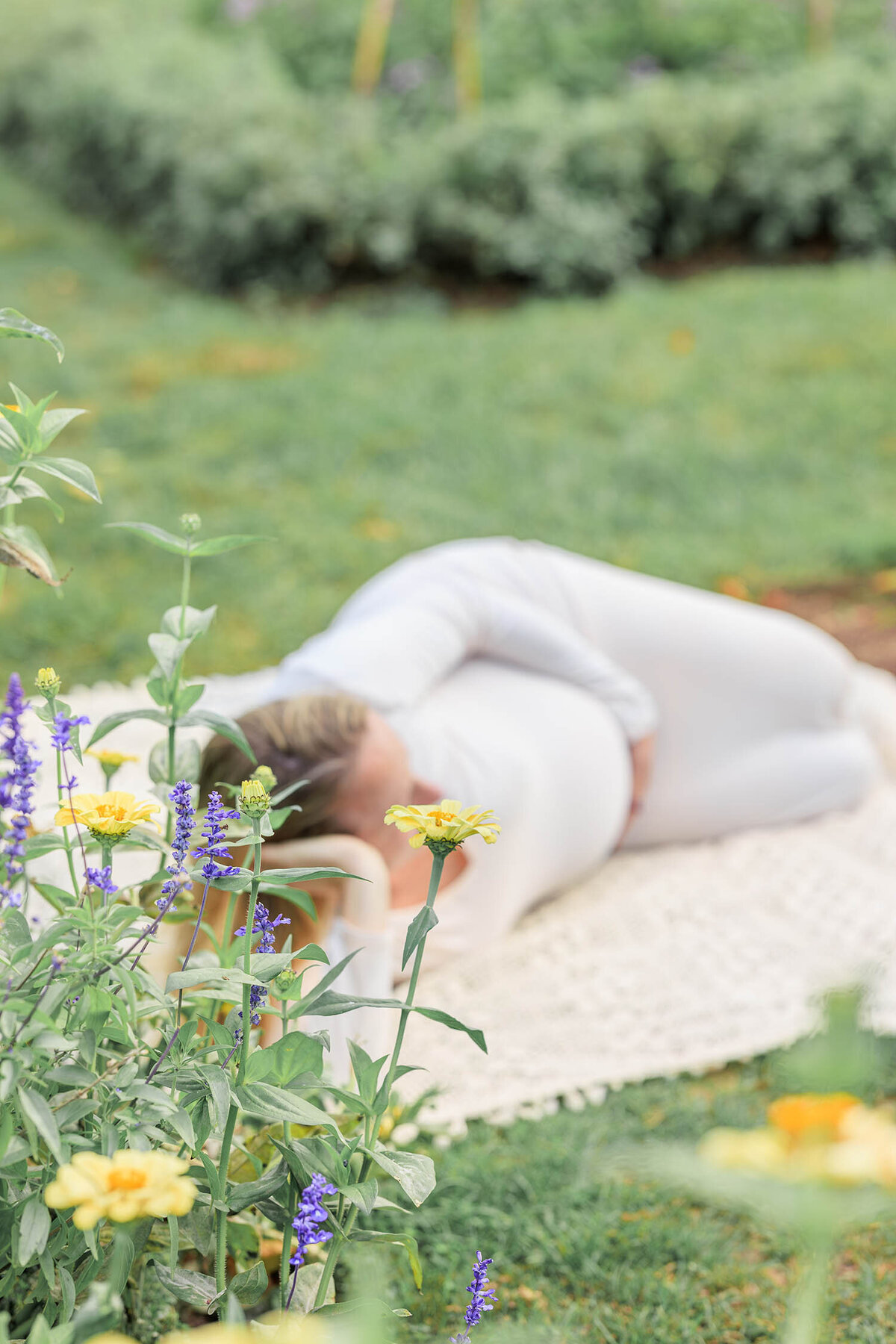 rose-garden-maternity-session-harkness-memorial-connecticut-4