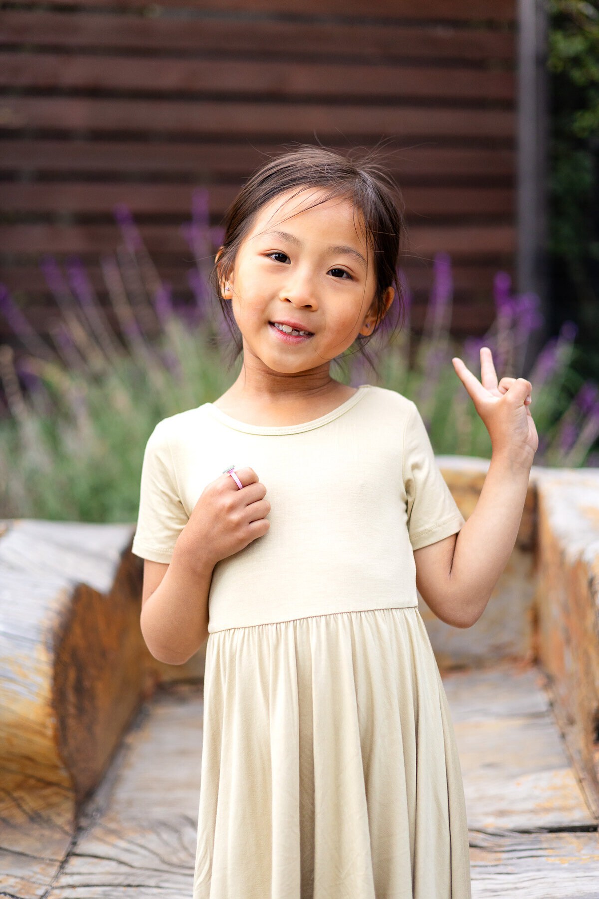 Smiling girl holding up a peace sign during outdoor school photo – Bay Area School Photography Lifestyle – Ellobelle Photography