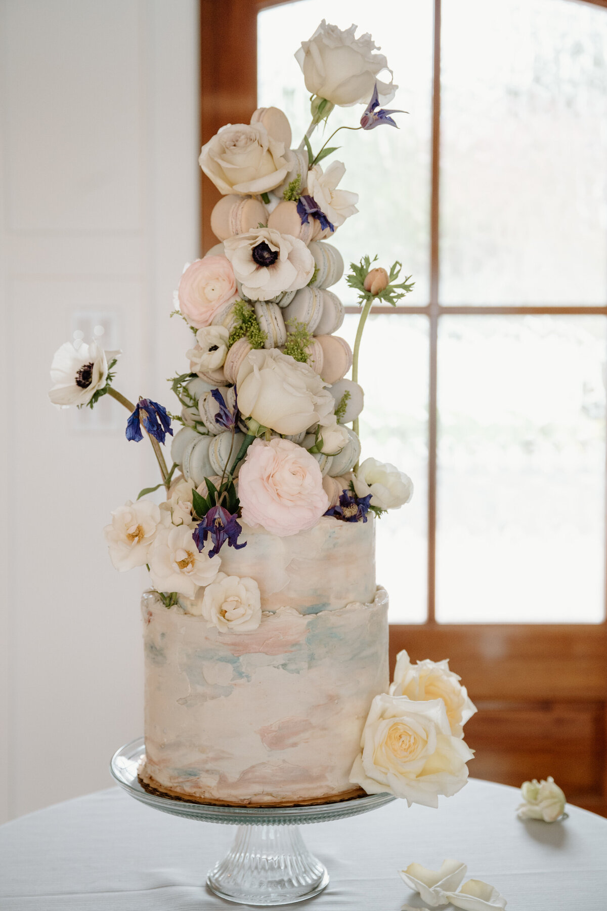 macaron-and-flower-wedding-cake