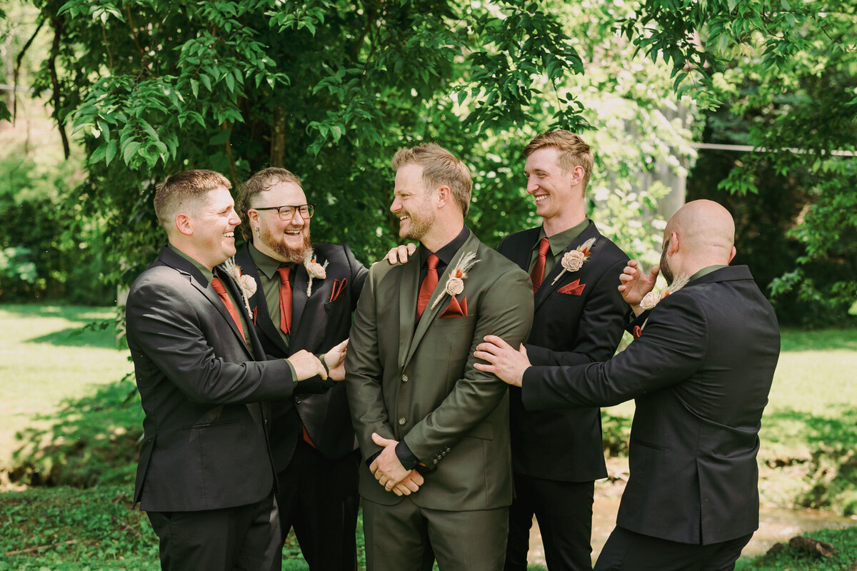 4 Points Farm Groom and Groomsmen (1)