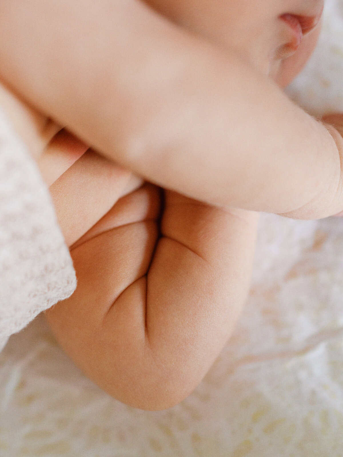 newborn-baby-arm-rolls-details