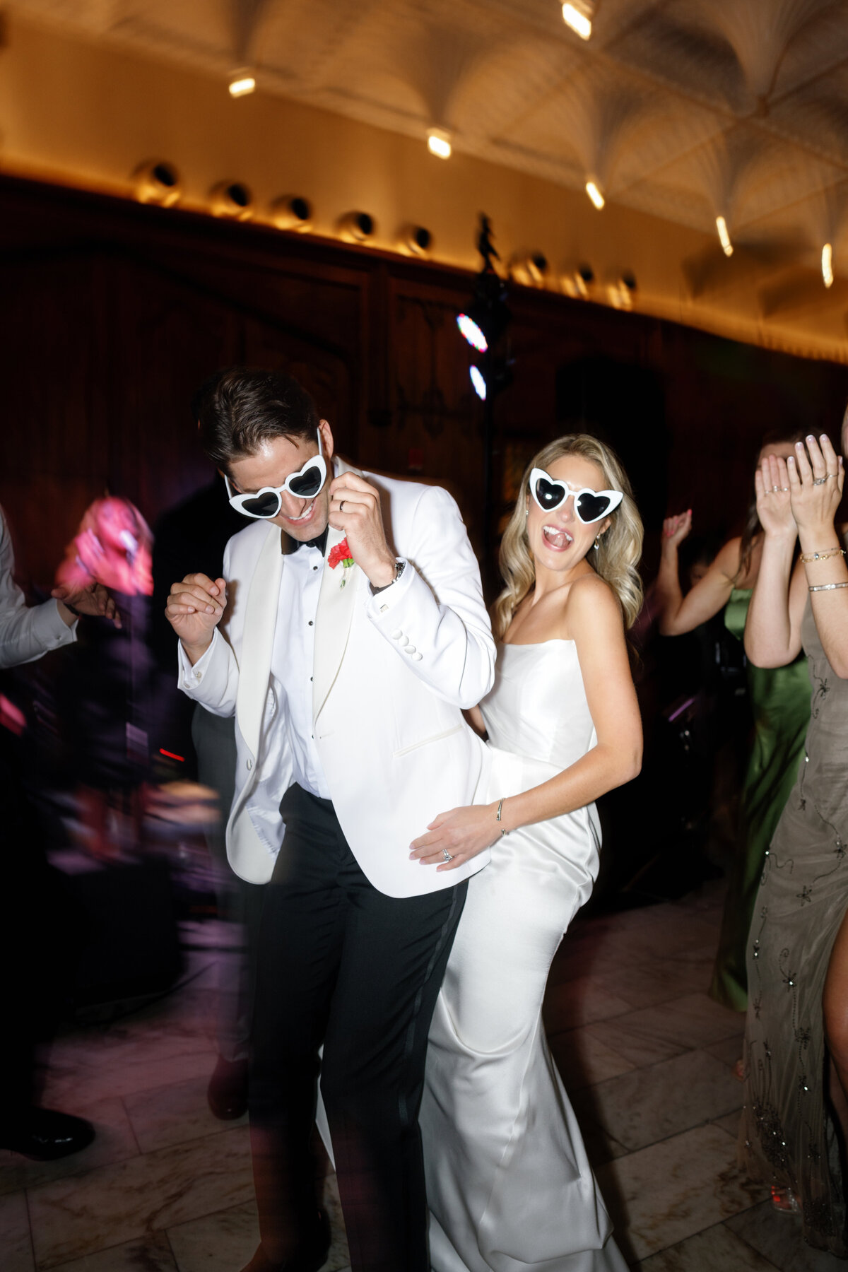 Aspen-Avenue-Chicago-Wedding-Photographer-Chicago-Athletic-Association-Simplicitee-XO-Design-Co-St-Mary-of-the-Angels-Church-Anomalie-Beauty-Timeless-Vogue-183