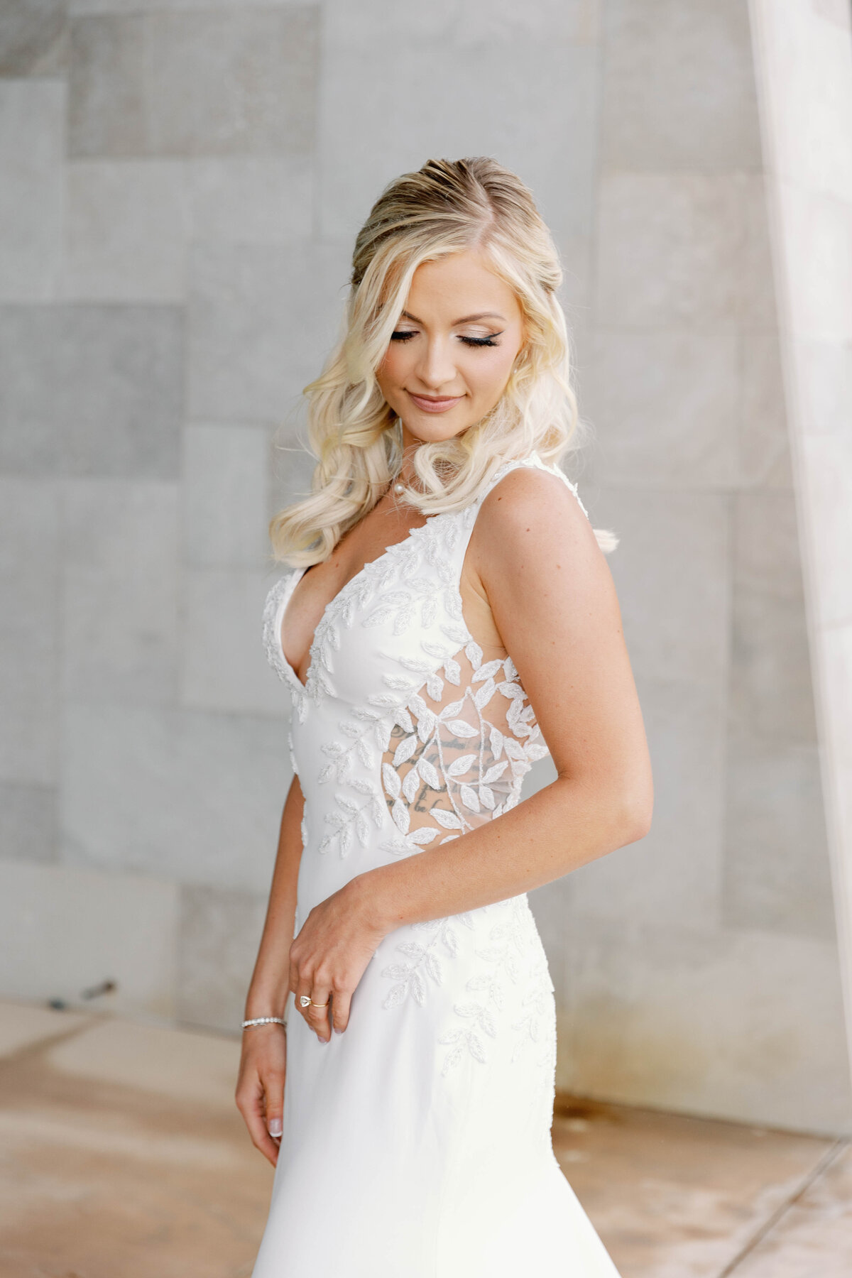 AmandaBrendonDrury-NYEWedding2022-GabirellaSantosPhotography-FirstLook-63