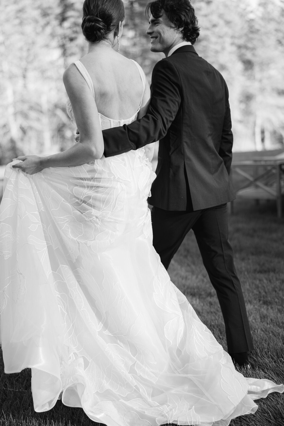 Greencrest-Manor-Michigan-Wedding-Ceremony-Outdoor3