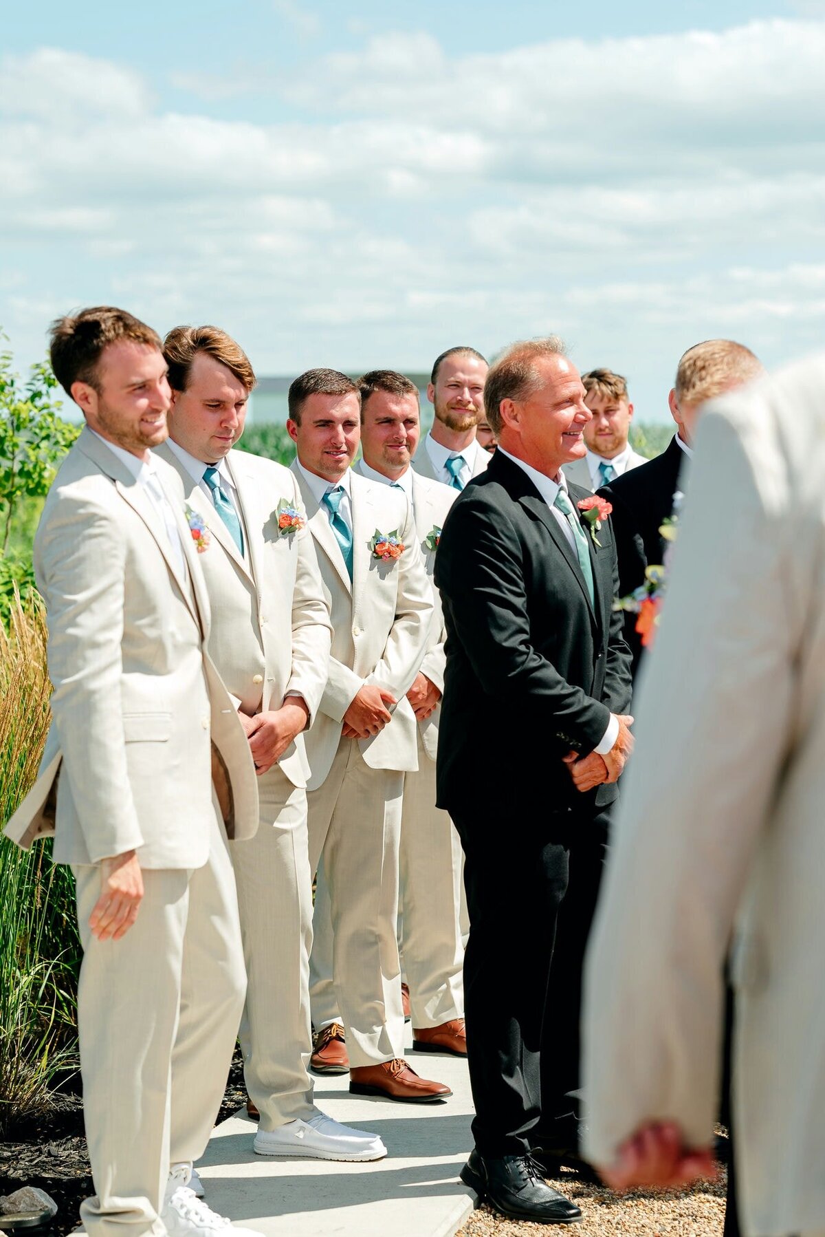 groomsman-at-the-alter