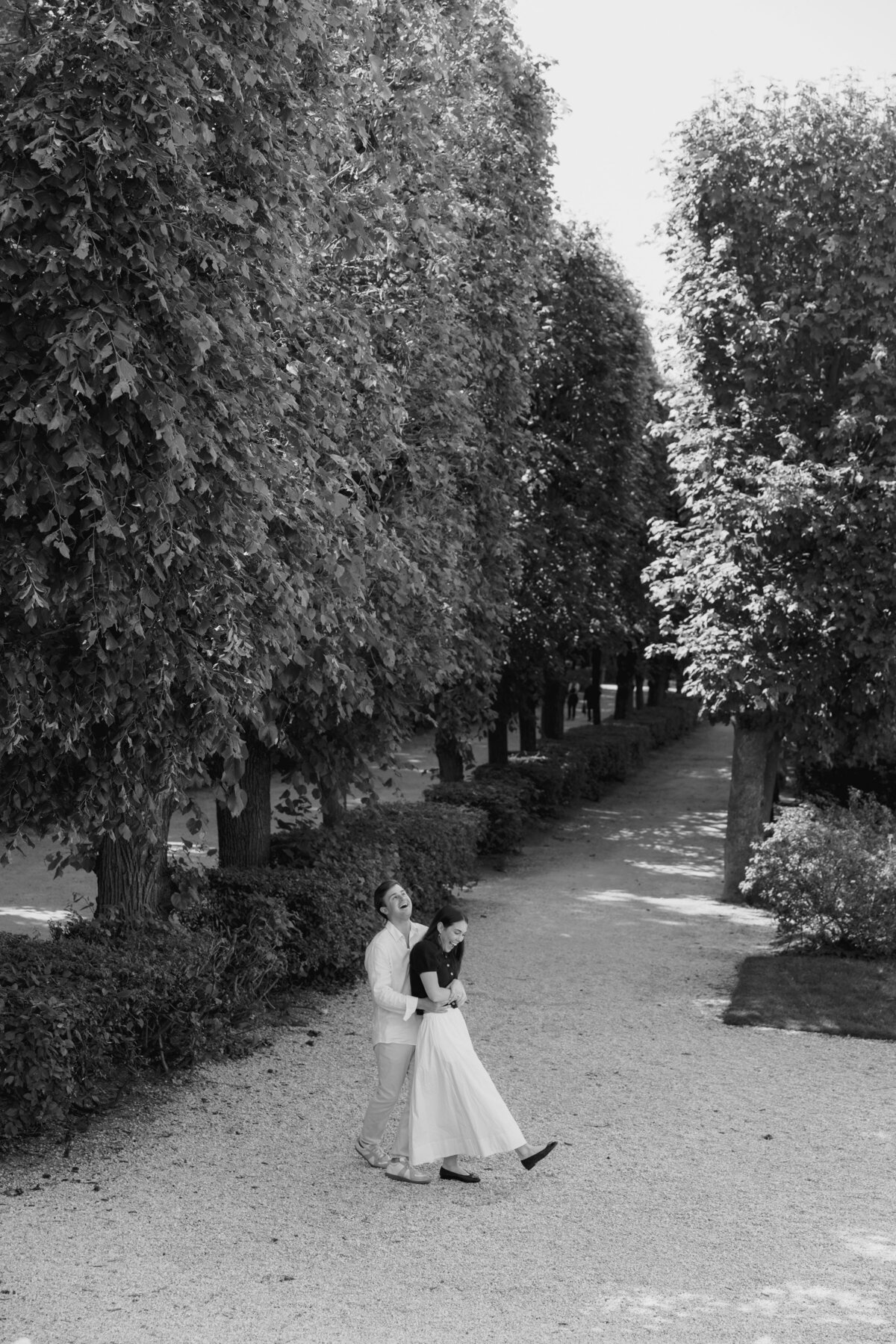 Engagement-Paris-Rodin-Garden-wedding-Larisa-Shorina-45