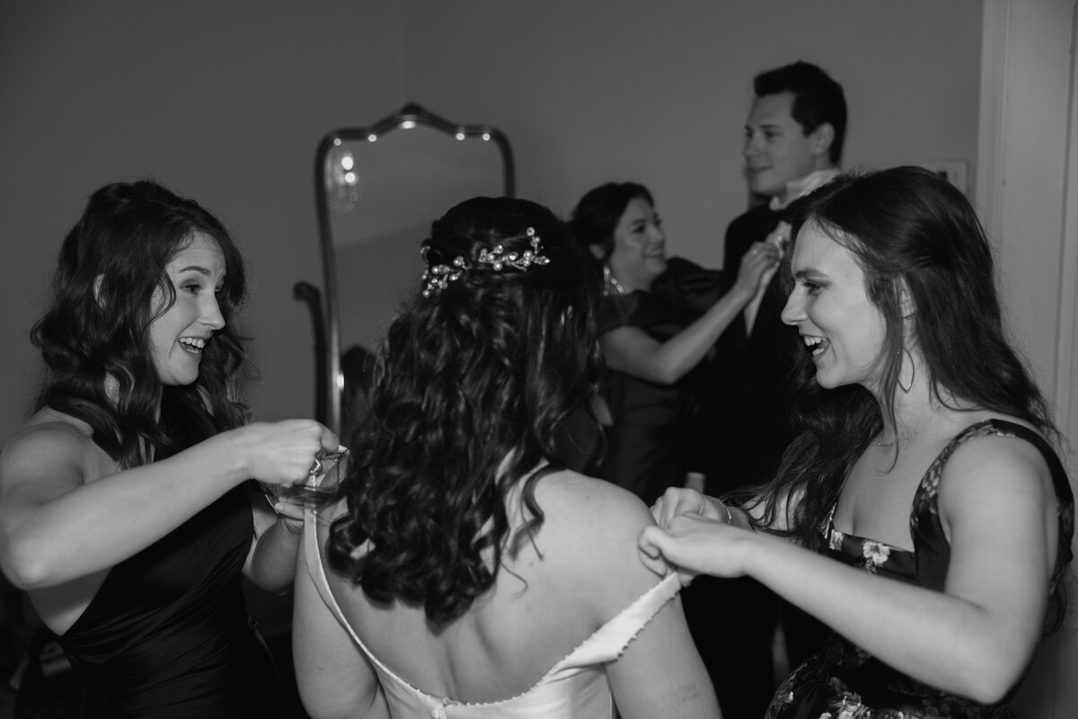 bride_getting_ready