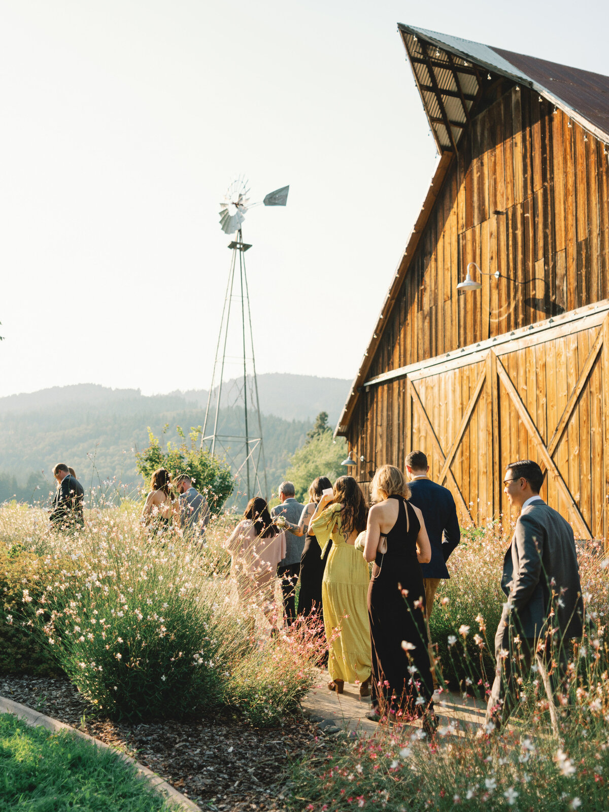 tin-roof-barn-wedding-best-washington-photographers-the-tenneys-22