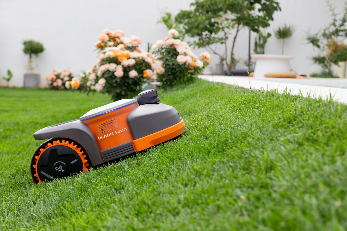 Navimow H Lifestyle 01
