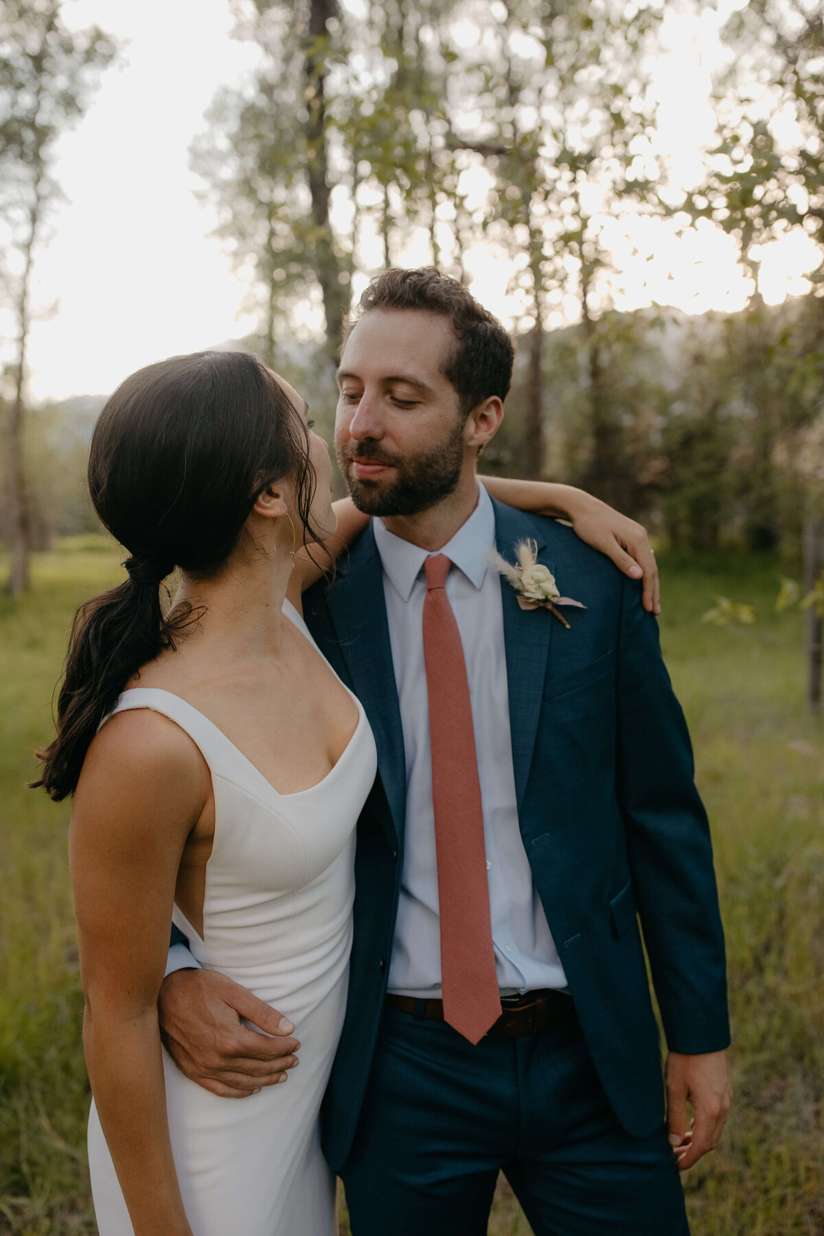 romantic-bride-groom-wilson-outdoor-forest
