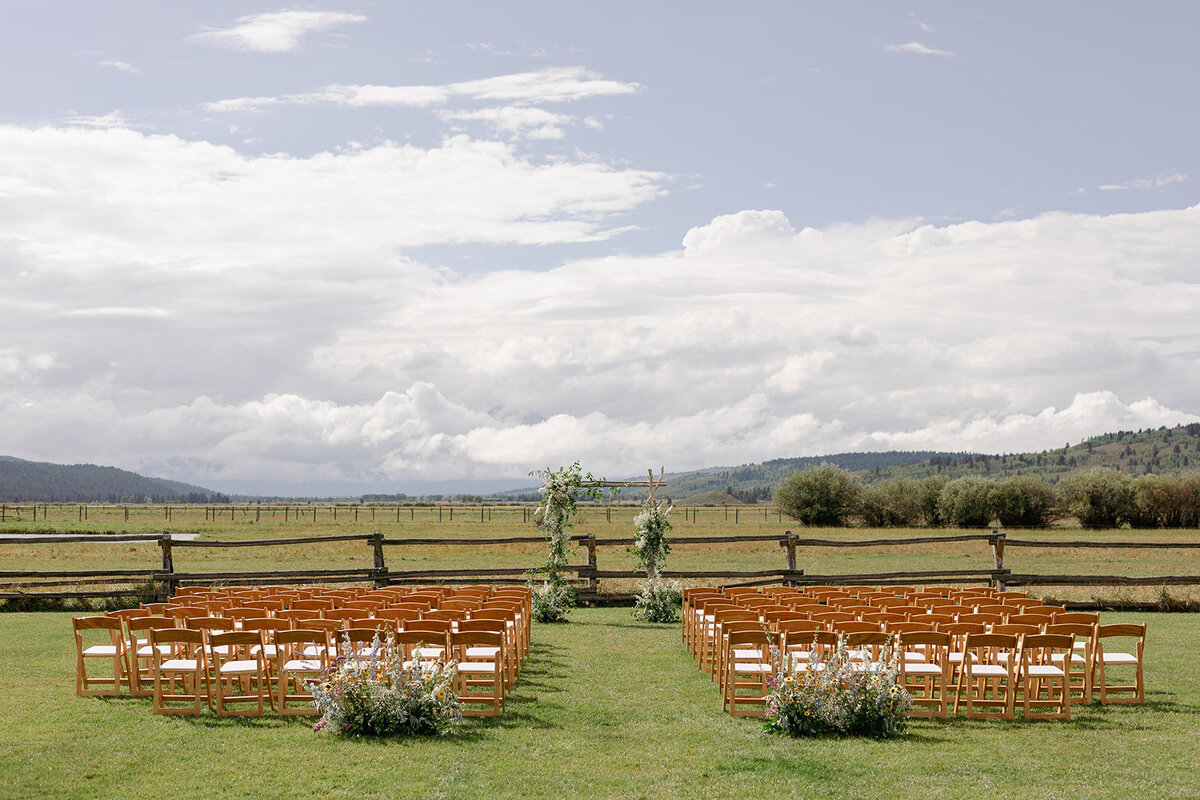 wedding-ceremony-arbor-natural-white-diamond-cross-ranch