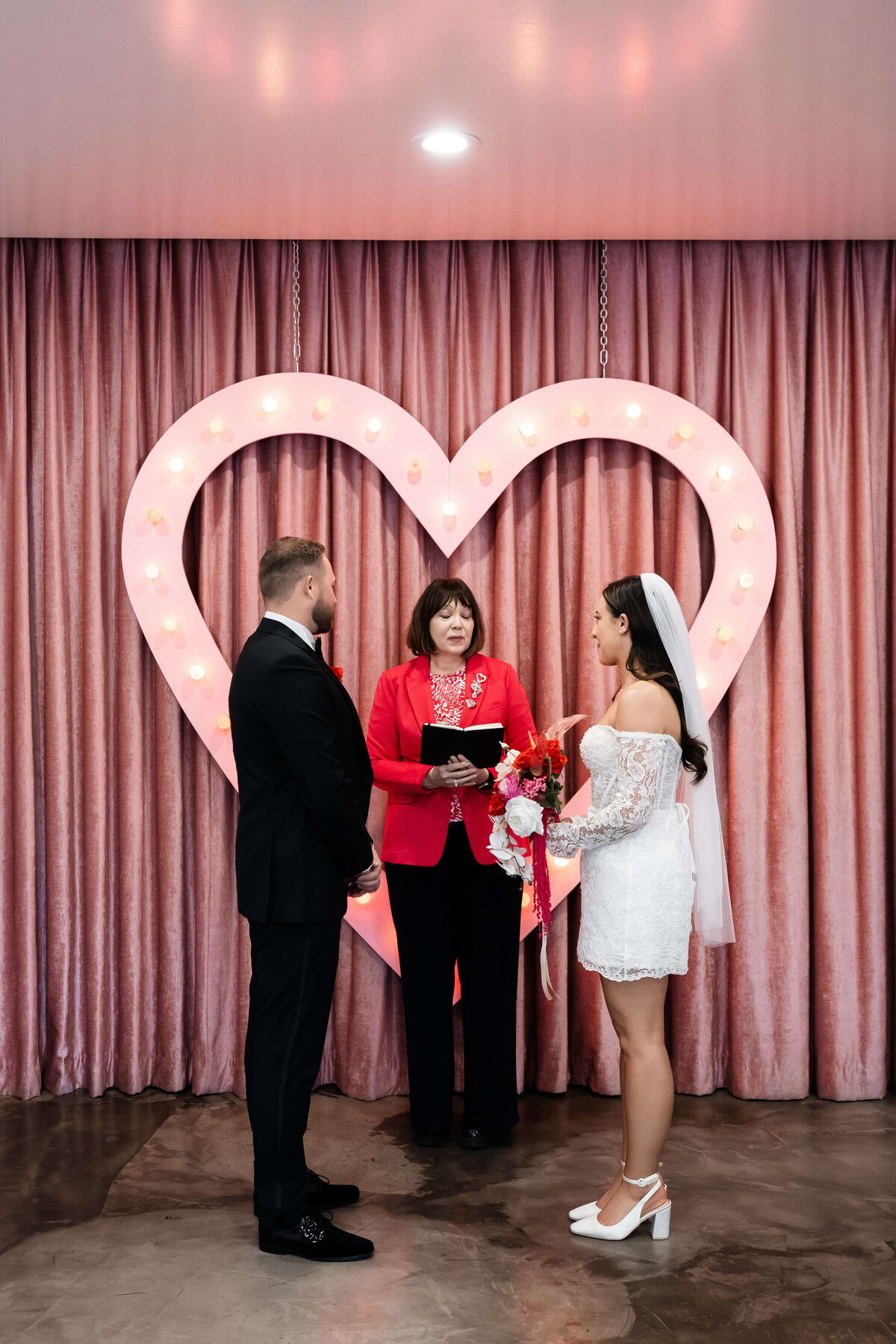 48riskyexposure_hannah-rory_las-vegas-elopement-photography