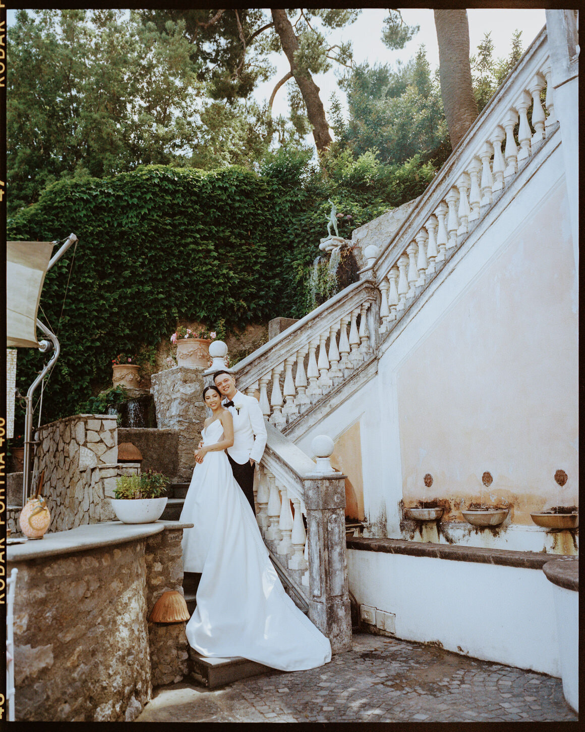 caruso-belmond-hotel-amalfi-coast-ravello-wedding-01-bride-staircase-florals-jenny-fu-studio