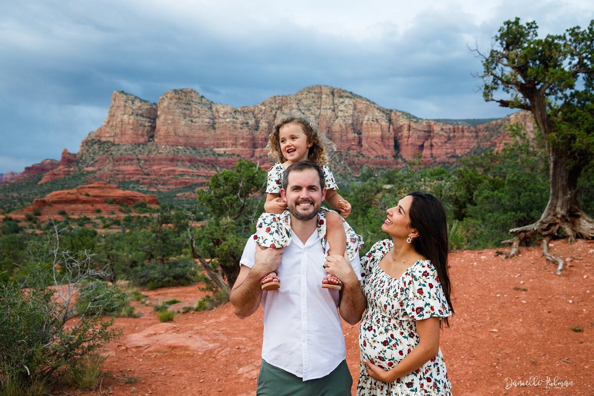Family_Photographer_in_Sedona_AZ_Danielle_Holman_Photography_Bell Rock_0027